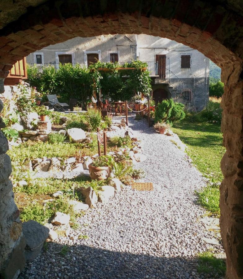 B&B L'Abric - Centro Storico Di Limonetto Limone Piemonte Exterior photo